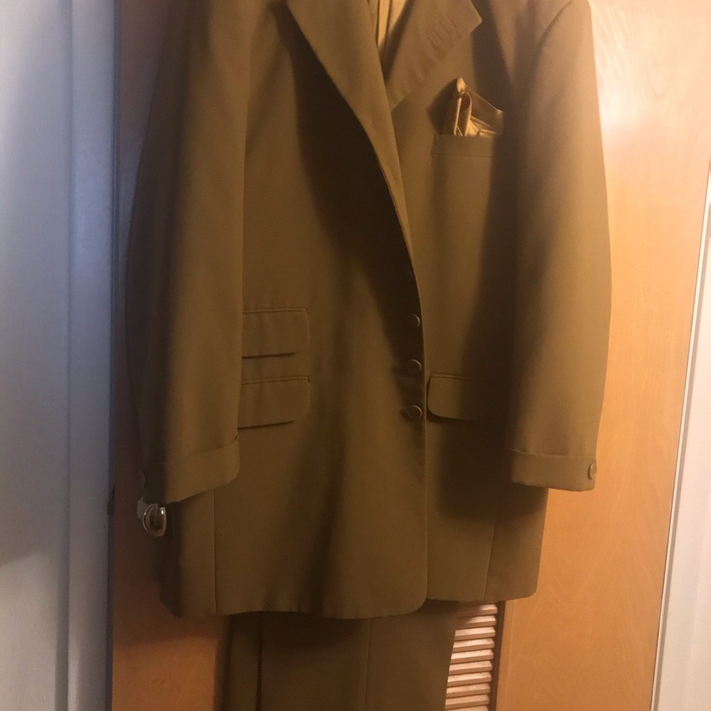 Men’s Melano suite